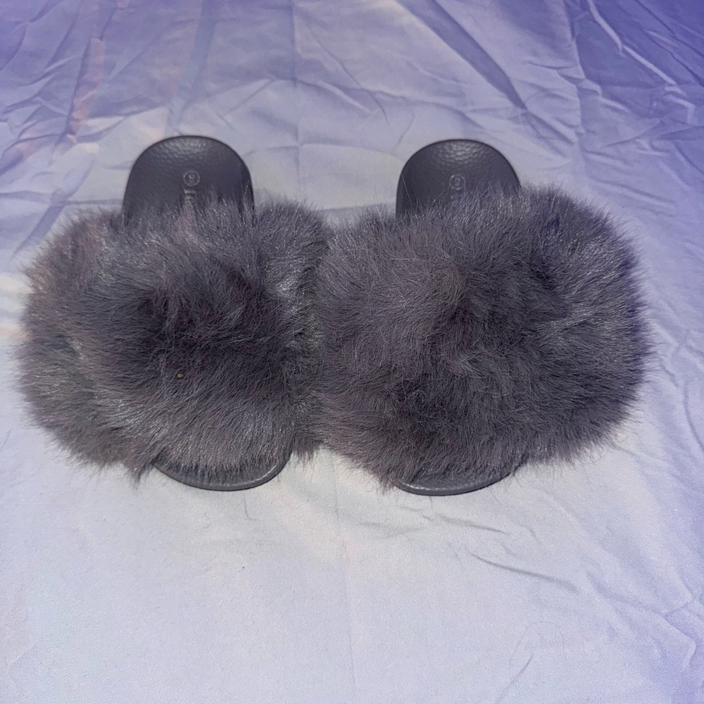 Like new, Lucky Top, toddler girl furry sandals, size 9